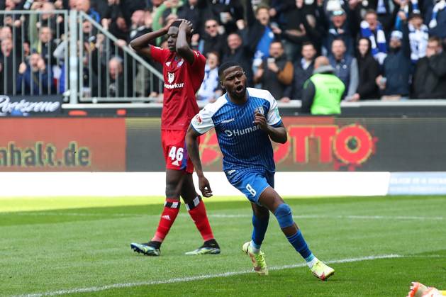 Torjubel - Torschütze Moritz Broni Kwarteng (1. FC Magdeburg,8) trifft zum 1-0 - 2. Fußball Bundesliga Saison 2022-2023 1. FC Magdeburg vs. Hamburger SV in der MDCC Arena in Magdeburg - Aktion,Fußball,Mann,Männer,Deutschland,29.04.2023