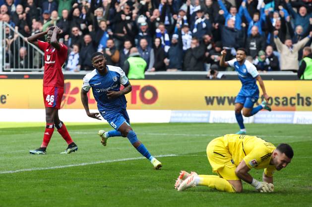 Torjubel - Torschütze Moritz Broni Kwarteng (1. FC Magdeburg,8) trifft zum 1-0 - 2. Fußball Bundesliga Saison 2022-2023 1. FC Magdeburg vs. Hamburger SV in der MDCC Arena in Magdeburg - Aktion,Fußball,Mann,Männer,Deutschland,29.04.2023
