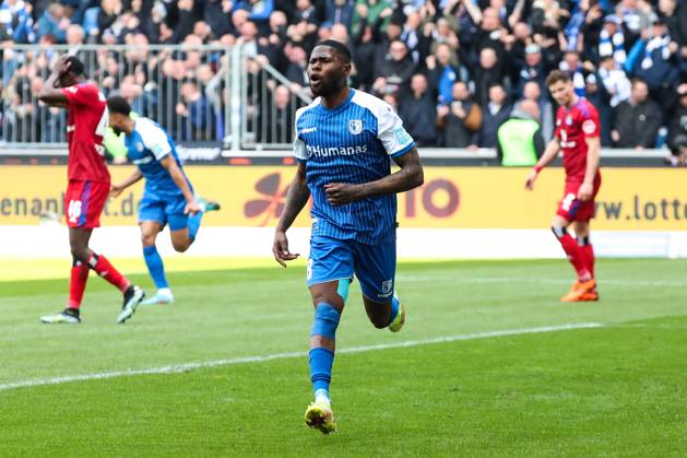 Torjubel - Torschütze Moritz Broni Kwarteng (1. FC Magdeburg,8) trifft zum 1-0 - 2. Fußball Bundesliga Saison 2022-2023 1. FC Magdeburg vs. Hamburger SV in der MDCC Arena in Magdeburg - Aktion,Fußball,Mann,Männer,Deutschland,29.04.2023