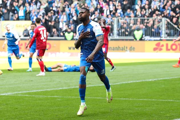 Torjubel - Torschütze Moritz Broni Kwarteng (1. FC Magdeburg,8) trifft zum 1-0 - 2. Fußball Bundesliga Saison 2022-2023 1. FC Magdeburg vs. Hamburger SV in der MDCC Arena in Magdeburg - Aktion,Fußball,Mann,Männer,Deutschland,29.04.2023