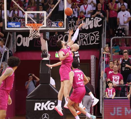 Leon Kratzer Telekom Baskets Bonn vs. ratiopharm ulm Foto: Jörn Wolter