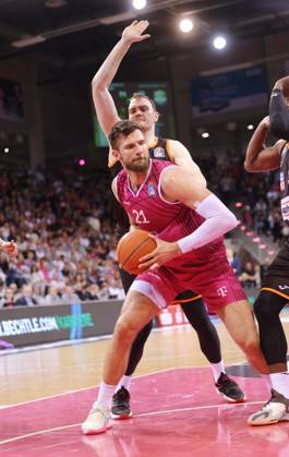 Leon Kratzer Telekom Baskets Bonn vs. ratiopharm ulm Foto: Jörn Wolter
