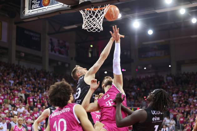 Leon Kratzer Telekom Baskets Bonn vs. NINERS Chemnitz Playoffs Viertelfinale Spiel 2