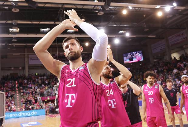 Leon Kratzer Telekom Baskets Bonn vs. MHP RIESEN Ludwigsburg , Playoffs Halbfinale Spiel 1