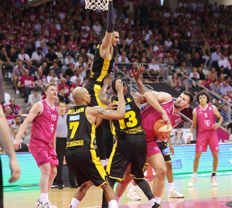 Leon Kratzer Telekom Baskets Bonn vs. MHP RIESEN Ludwigsburg , Playoffs Halbfinale Spiel 2