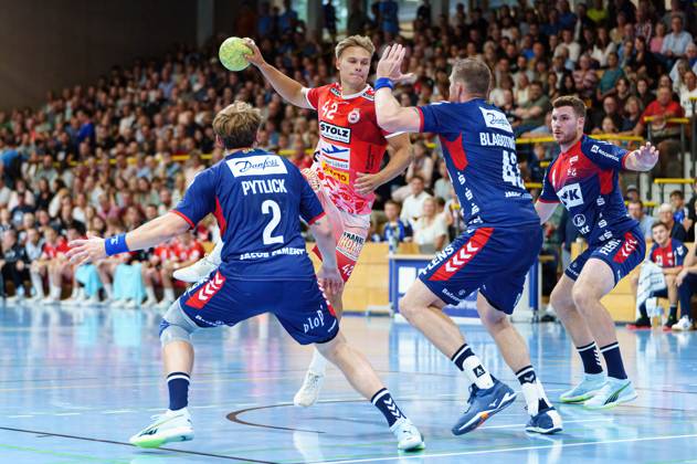Simon Pytlick (SG Flensburg-Handewitt, 02), Einar Nickelsen (VfL Luebeck-Schwartau, 42), Blaz Blagotinsek (SG Flensburg-Handewitt, 43), Johannes Golla (SG Flensburg-Handewitt, 04) VfL Luebeck-Schwartau vs. SG Flensburg-Handewitt, Handball, Testspiel, Saison 2023 2024, 26.07.2023 VfL Luebeck-Schwartau vs. SG Flensburg-Handewitt, Handball, Testspiel, Saison 2023 2024, 26.07.2023 Luebeck Copyright: xEibnerxPressefoto MarcelxvonxFehrnx EP_MFN