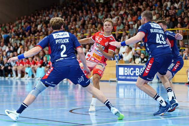 Simon Pytlick (SG Flensburg-Handewitt, 02), Einar Nickelsen (VfL Luebeck-Schwartau, 42), Blaz Blagotinsek (SG Flensburg-Handewitt, 43) VfL Luebeck-Schwartau vs. SG Flensburg-Handewitt, Handball, Testspiel, Saison 2023 2024, 26.07.2023 VfL Luebeck-Schwartau vs. SG Flensburg-Handewitt, Handball, Testspiel, Saison 2023 2024, 26.07.2023 Luebeck Copyright: xEibnerxPressefoto MarcelxvonxFehrnx EP_MFN