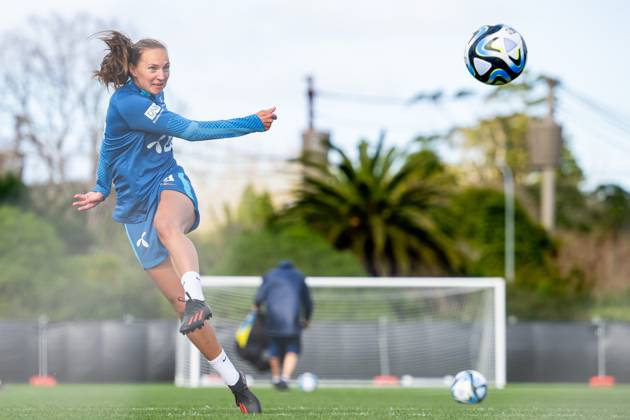 230728 Marit Bratberg Lund of the Norwegian women?s national football team at a training session during the FIFA Women s World Cup on July 28, 2023 in Auckland. Photo: Vegard Grott BILDBYRAN kod VG VG0501 bbeng fotball fotboll football norge norway a kvinner dam fotbolls-vm fotball vm kvinner världsmästerskap vm fifa womens world cup träning practice training day 9 Copyright: VEGARDxGRoTT BB230728VG025