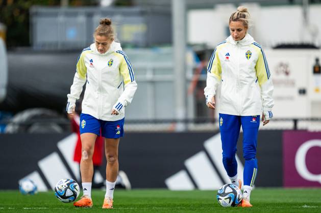 230804 Filippa Angeldahl and Nathalie Björn of the Swedish women s national football team at a training session during the FIFA Women s World Cup on August 4, 2023 in Melbourne. Photo: Mathias Bergeld BILDBYRAN kod MB MB0666 fotboll football soccer fotball fotbolls-vm världsmästerskap vm fifa womens world cup träning practice training sverige a sweden 16 dam bbeng Copyright: MATHIASxBERGELD BB230804MB067