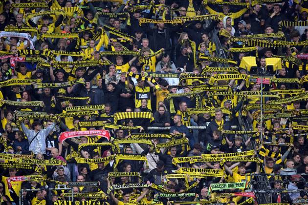 DORTMUND - Borussia Dortmund supporters during the friendly match between Borussia Dortmund and Ajax Amsterdam at Signal Iduna Park on August 6, 2023 in Dortmund, Germany. AP Dutch Height Pre-Season Friendly 2023 2024 xVIxANPxSportx xGerritxvanxKeulenxIVx 475201543 originalFilename: 475201543