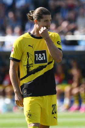 Marcel Sabitzer ( Borussia Dortmund ) nachdenklich. GER, VFL Bochum vs Borussia Dortmund, Fussball, Bundesliga, 2. Spieltag, Spielzeit 2023 2024, 26.08.2023 DFL REGULATIONS PROHIBIT ANY USE OF PHOTOGRAPHS AS IMAGE SEQUENCES AND OR QUASI-VIDEO GER, VFL Bochum vs Borussia Dortmund, Fussball, Bundesliga, 2. Spieltag, Spielzeit 2023 2024, 26.08.2023 Bochum Copyright: xEibner-Pressefoto ThomasxThienelx EP_TTL