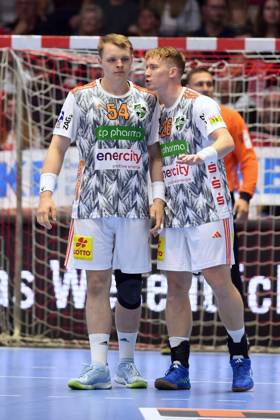 Justus Fischer (TSV Hannover-Burgdorf 54) und Jonathan Edvardsson (TSV Hannover-Burgdorf 26) (R) , GER, MT Melsungen - TSV Hannover-Burgdorf, Handball, 1. Bundesliga Maenner 5. Spieltag, 29.09.2023, GER, MT Melsungen - TSV Hannover-Burgdorf, Handball, 1. Bundesliga Maenner, 5. Spieltag, 29.09.2023 Kassel Copyright: xEibner-Pressefotox-xRolandxSippelx EP_RSL