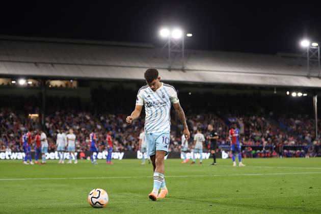 Crystal Palace v Nottingham Forest 07 October 2023, London - Premier League Football - Crystal Palace v Nottingham Forest - Morgan Gibbs-White of Nottingham Forest walks over to take a corner - Photo: Jacques Feeney Offside. London UK Copyright: xJacquesxFeeneyx xOffsidexOffside