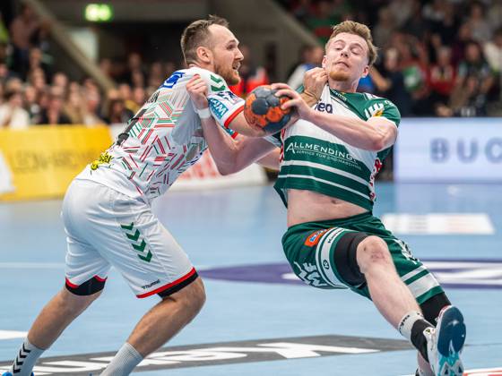 Erik Persson (Frisch Auf Goeppingen, 22) im Zweikampf mit Christian O Sullivan (SC Magdeburg, 24), Frisch Auf Goeppingen vs. SC Magdeburg, 1. Bundesliga, Handball, Herren, 07.10.2023 Frisch Auf Goeppingen vs. SC Magdeburg, 1. Bundesliga, Handball, Herren, 07.10.2023 Goeppingen Copyright: xEIBNER MichaelxSchmidtx EP_MST