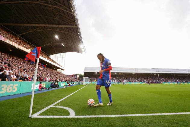 Crystal Palace v Nottingham Forest 07 October 2023, London - Premier League Football - Crystal Palace v Nottingham Forest - Jairo Riedewald of Crystal Palace goes to take a corner - Photo: Jacques Feeney Offside. London UK Copyright: xJacquesxFeeneyx xOffsidexOffside