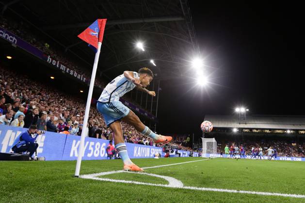 Crystal Palace v Nottingham Forest 07 October 2023, London - Premier League Football - Crystal Palace v Nottingham Forest - Morgan Gibbs-White of Nottingham Forest takes a corner - Photo: Jacques Feeney Offside. London UK Copyright: xJacquesxFeeneyx xOffsidexOffside