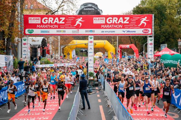 RUNNING - Graz Marathon 2023 GRAZ,AUSTRIA,08.OCT.23 - RUNNING - Graz Marathon. Image shows an overview with participants. GEPAxpictures xJohannesxFriedl