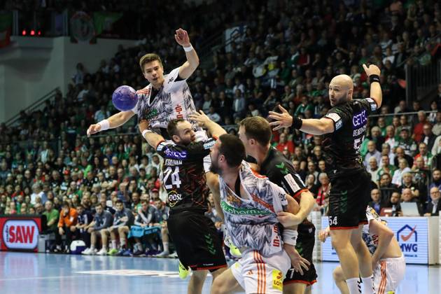 Renars Uscins (TSV Hannover-Burgdorf,10) - Handball Bundesliga Saison 2023-2024 SC Magdeburg vs. TSV Hannover-Burgdorf in der GETEC Arena in Magdeburg - Aktion,Handball,Deutschland,15.10.2023