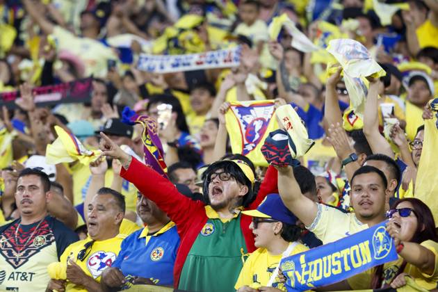 October 15, 2023, Los Angeles, California, USA: Soccer fans are seen during the Clo¡sico de Mo xico soccer game between Club America and Chivas de Guadalajara at Rose Bowl stadium in Pasadena on Sunday Oct. 15, 2023. Los Angeles USA - ZUMAc68_ 20231015_zaf_c68_024 Copyright: xRingoxChiux