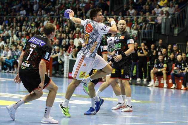 Renars Uscins (TSV Hannover-Burgdorf,10) - Handball Bundesliga Saison 2023-2024 SC Magdeburg vs. TSV Hannover-Burgdorf in der GETEC Arena in Magdeburg - Aktion,Handball,Deutschland,15.10.2023
