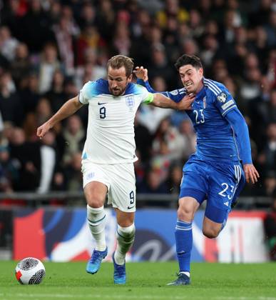 London, England, 17th October 2023. Harry Kane of England with Alessandro Bastoni of Italy during the UEFA European Championship, EM, Europameisterschaft Qualifying match at Wembley Stadium, London. Picture credit should read: David Klein Sportimage EDITORIAL USE ONLY. No use with unauthorised audio, video, data, fixture lists, club league logos or live services. Online in-match use limited to 120 images, no video emulation. No use in betting, games or single club league player publications. SPI-2649-0170
