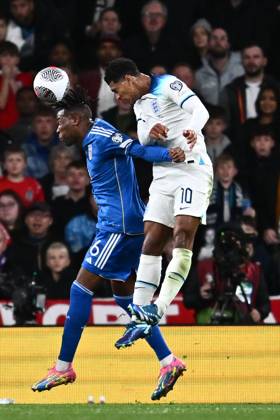 LONDON, ENGLAND - OCTOBER 17: Jude Bellingham, Destiny Udogie of England and Destiny Udogie of Italy in action during the UEFA EURO, EM, Europameisterschaft,Fussball 2024 European qualifier match between England and Italy at Wembley Stadium on October 17, 2023 in London, England. Photo Sebastian Frej England v Italy: Group C - UEFA EURO 2024 European Qualifiers Copyright: xSebastianxFrejx