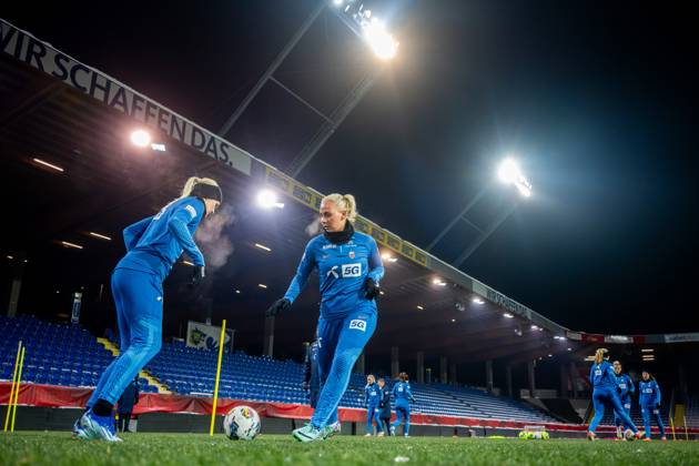231204 Cathinka Tandberg of the Norwegian women s national football team during a training session on December 4, 2023 in Sankt Pölten. Photo: Vegard Grott BILDBYRAN kod VG VG0567 bbeng fotboll football soccer fotball norge norway women dam nations league träning practice training trening st pölten Copyright: VEGARDxGRoTT BB231204VG028