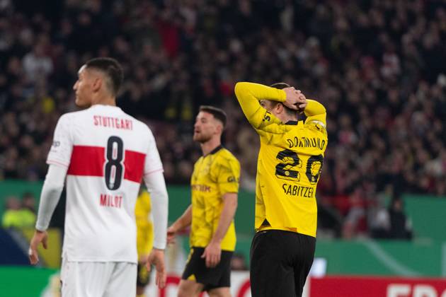 Marcel Sabitzer (Borussia Dortmund, 20) nach einer Torchance, VfB Stuttgart vs. Borussia Dortmund, Fussball, Herren, DFB-Pokal, Achtelfinale, Saison 23 24, GER, 06.12.2023, DFL DFB REGULATIONS PROHIBIT ANY USE OF PHOTOGRAPHS AS IMAGE SEQUENCES AND OR QUASI-VIDEO, VfB Stuttgart vs. Borussia Dortmund, Fussball, Herren, DFB-Pokal, Achtelfinale, Saison 23 24, GER, 06.12.2023 Stuttgart Copyright: xEibner-Pressefoto WolfgangxFrankx EP_WFK