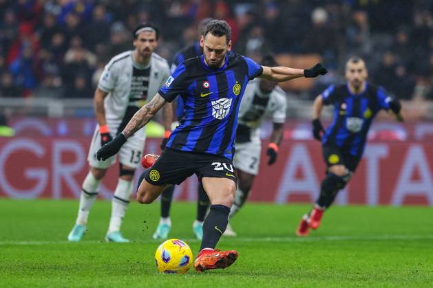 Hakan Calhanoglu of FC Internazionale scores a penalty during Serie A 2023 24 football match between FC Internazionale and Udinese Calcio at Giuseppe Meazza Stadium, Milan, Italy on December 09, 2023 - Milan Stadio Giuseppe Meazza Milan Italy Copyright: xEPhotopressx SP24-780-043