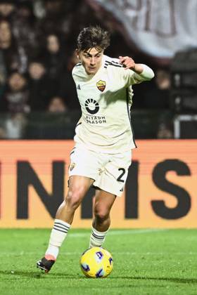 Paulo Dybala of AS Roma in action during the Serie A match between US Salernitana and AS Roma at Stadio Arechi Salerno Italy on 29 January 2024. Salerno Stadio Arechi Salerno Italy Copyright: xNicolaxIanualex SP24-830-080