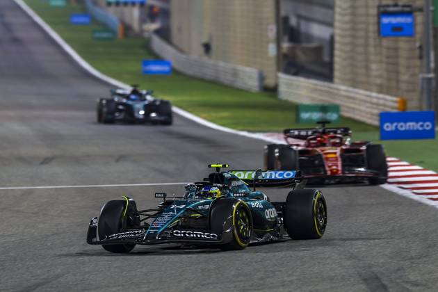 14 ALONSO Fernando (spa), Aston Martin F1 Team AMR24 and 16 LECLERC Charles (mco), Scuderia Ferrari SF-24, action during the Formula 1 Aramco pre-season testing 2024 of the 2024 FIA Formula One World Championship, WM, Weltmeisterschaft from February 21 to 23, 2024 on the Bahrain International Circuit, in Sakhir, Bahrain - Photo Eric Alonso DPPI F1 Pre-season Testing in Bahrain at Bahrain International Circuit on February 22, 2024 in Sakhir, Bahrain. (Photo by HOCH ZWEI) Sakhir Sakhir Bahrain Bahrain