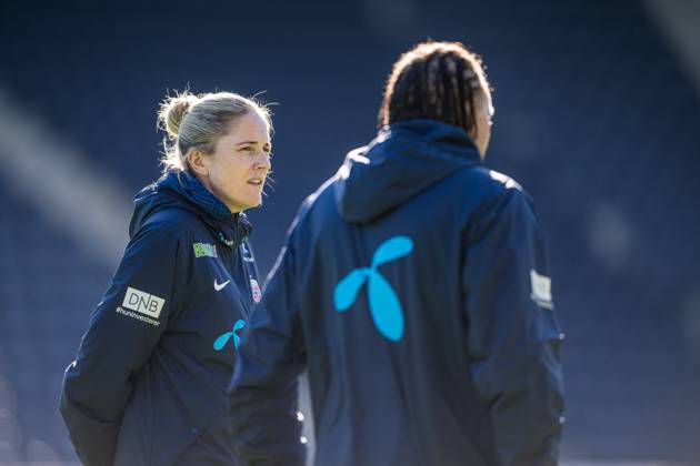 240226 Head coach Gemma Grainger of the Norwegian women s national football team during a training session on February 26, 2024 in Stavanger. Photo: Marius Simensen BILDBYRAN COP 238 bbeng dam football fotball fotboll norge norway practice soccer training trening träning uefa women s nations league Copyright: MARIUSxSIMENSEN BB240226BB295