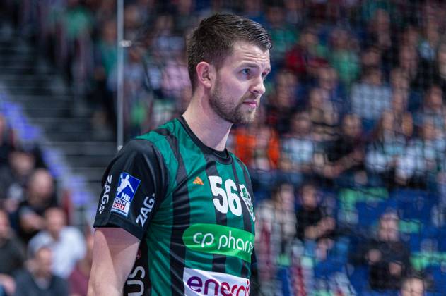 Hannes Feise (TSV Hannover-Burgdorf, Nr. 56) (v.l.), TSV Hannover-Burgdorf (grün) gegen TVB Stuttgart (blau) am 24. Spieltag der Saison 2023 2024 in der LIQUI MOLY Handball-Bundesliga (29.02.2024, ZAG Arena (Hannover, GER), Copyright: xJanxGuentherx xTSVxHannover-Burgdorfx