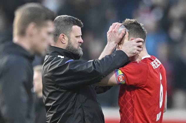 Patrick Mainka 1. FC Heidenheim 1846 FCH (06) verletzt Verletzung 1. FC Heidenheim 1846 FCH vs Eintracht Frankfurt SGE 02.03.2024 DFL REGULATIONS PROHIBIT ANY USE OF PHOTOGRAPHS AS IMAGE SEQUENCES AND OR QUASI-VIDEO 1. FC Heidenheim 1846 FCH vs Eintracht Frankfurt SGE