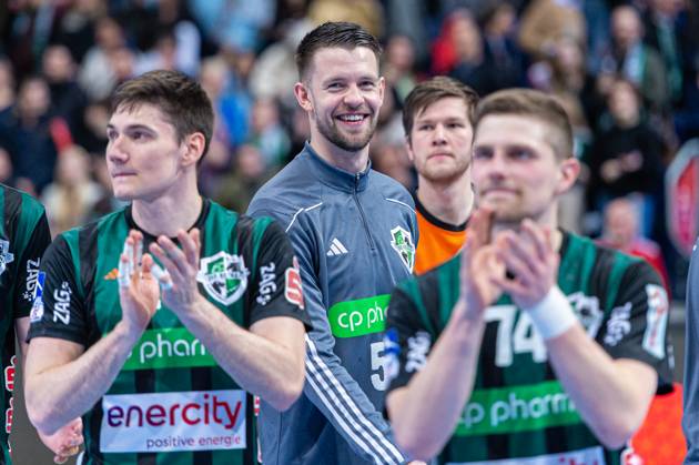 Hannes Feise (TSV Hannover-Burgdorf, Nr. 56) (v.l.), TSV Hannover-Burgdorf (grün) gegen HBW Balingen-Weilstetten (rot) am 26. Spieltag der Saison 2023 2024 in der LIQUI MOLY Handball-Bundesliga (21.03.2024, ZAG Arena (Hannover, GER), Copyright: xJanxGuentherx xTSVxHannover-Burgdorfx