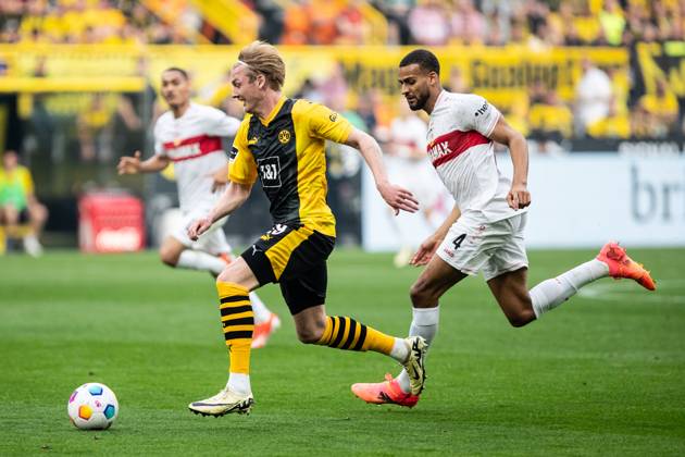 1.Fußball Bundesliga 28.Spieltag: Borussia Dortmund - VfB Stuttgart; 06.04.2024 Julian Brandt (Borussia Dortmund, 19) im Zweikampf mit Joshua Vagnoman (VfB Stuttgart, 4) 1.Fußball Bundesliga 28.Spieltag: Borussia Dortmund - VfB Stuttgart; Signal-Iduna-Park, Dortmund; 06.04.2024 Copyright: xBEAUTIFULxSPORTS Buriakovx