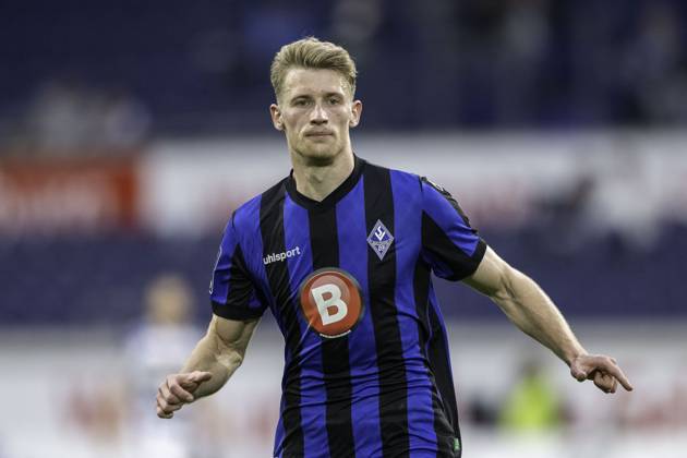 Fussball: 3. Liga, Saison 2023 2024, 33. Spieltag, MSV Duisburg - SV Waldhof Mannheim am 12.04.2024 in der Schauinsland-Reisen-Arena in Duisburg. Malte Karbstein (SV Waldhof Mannheim 07, 15). Wichtiger Hinweis: Gemaess den Vorgaben der DFL Deutsche Fussball Liga bzw. des DFB Deutscher Fussball-Bund ist es untersagt, in dem Stadion und oder vom Spiel angefertigte Fotoaufnahmen in Form von Sequenzbildern und oder videoaehnlichen Fotostrecken zu verwerten bzw. verwerten zu lassen. Foto: Kirchner-Media TH Copyright: xKirchner-Media THx
