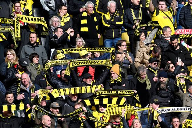 DORTMUND - Borussia Dortmund supporters before the Bundesliga match between Borussia Dortmund and Bayer 04 Leverkusen at the Signal Iduna Park on April 21, 2024 in Dortmund, Germany. ANP Hollandse Hoogte Bundesliga 2023 2024 xVIxANPxSportx xGerritxvanxKeulenxIVx 496582650 originalFilename: 496582650