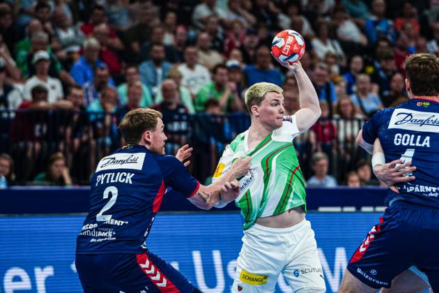 Simon Pytlick (SG Flensburg-Handewitt, 02), Nils Lichtlein (Fuechse Berlin, 17) GER, SG Flensburg-Handewitt vs. Fuechse Berlin, Handball, EHF European League, Finale, Saison 2023 2024, 26.05.2024 GER, SG Flensburg-Handewitt vs. Fuechse Berlin, Handball, EHF European League, Finale, Saison 2023 2024, 26.05.2024 Hamburg Copyright: xEibnerxPressefoto MarcelxvonxFehrnx EP_MFN