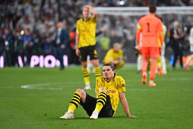 Marcel SABITZER (Borussia Dortmund) nach Spielende,sitzt auf dem Rasen, Enttaeuschung,Frust, enttaeuscht,frustriert,niedergeschlagen, Aktion,Einzelaktion,Einzelbild, Freisteller,Ganzkoerperaufnahme,ganze Figur Fussball UEFA Champions League Finale Borussia Dortmund - Real Madrid 0-2 am 01.06.2024, Wembley Stadion London.