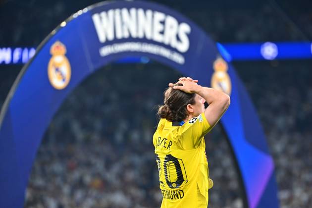 Marcel SABITZER (Borussia Dortmund) nach Siegerehrung, Enttaeuschung,Frust, enttaeuscht,frustriert,niedergeschlagen, Aktion,Einzelbild,angeschnittenes Einzelmotiv,Halbfigur,halbe Figur, Fussball UEFA Champions League Finale. Borussia Dortmund - Real Madrid 0-2 am 01.06.2024, Wembley Stadion London.