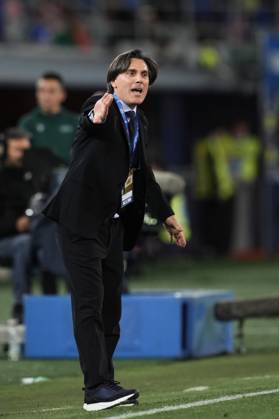 Turkiye s Headcoach Vincenzo Montella shouts instructions to his players during the Friendly Matches 2024 between Italy and Turkiye at Renato Dall& x2019;Ara Stadium - Soccer - Bologna, Italy - Tuesday June 4, 2024 Copyright: xMassimoxPaolone LaPressex