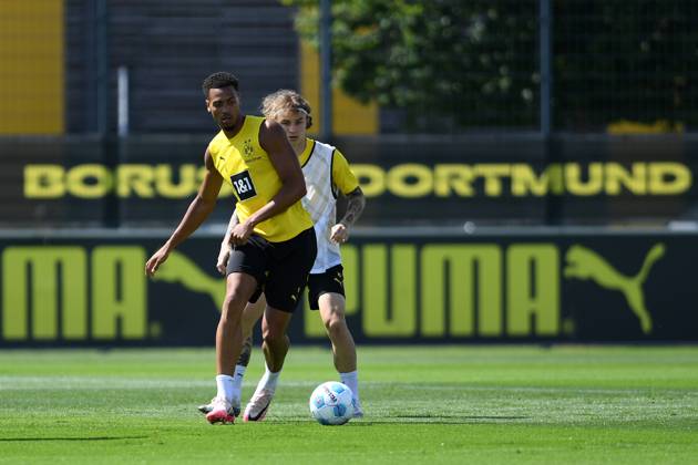 Dortmund, Germany,11.07.24: Felix Nmecha (Borussia Dortmund) in Aktion, am Ball, Einzelaktion waehrend der Trainingseinheit von Borussia Dortmund auf dem BVB-Trainingsgelaende Hohenbuschei am 11. Juli 2024 in Dortmund. (Foto von Ralf Treese DeFodi Images) Dortmund, Deutschland - 11.07.24: Felix Nmecha (Borussia Dortmund) controls the ball during the training session of Borussia Dortmund at BVB-Trainingsgelaende Hohenbuschei on July 11. 2024 in Dortmund. (Photo by Ralf Treese DeFodi Images) Defodi-521_BVBTRA20240711_009