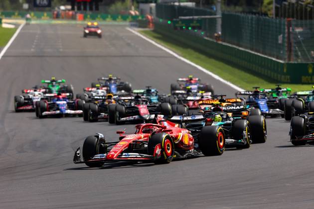 Start 16 LECLERC Charles (mco), Scuderia Ferrari SF-24, action 44 HAMILTON Lewis (gbr), Mercedes AMG F1 Team W15, action during the Formula 1 Rolex Belgian Grand Prix 2024, 14th round of the 2024 Formula One World Championship, WM, Weltmeisterschaft from July 26 to 28, 2024 on the Circuit de Spa-Francorchamps, in Stavelot, Belgium - F1 - BELGIAN GRAND PRIX 2024 DPPI Panoramic 240728_R14_BELGIO_DP_JFR61805.CR3_