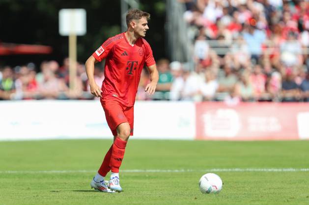 Josip Stanisic (FC Bayern München) in Aktion, am Ball, Einzelaktion, Testspiel, 1.FC Düren vs FC Bayern München, Karl-Knipprath-Stadion am 28. July 2024 in Jülich, Deutschland. (Foto von Oliver Kaelke DeFodi Images) Josip Stanisic (FC Bayern München) controls the ball, Testspiel, 1.FC Düren vs FC Bayern München, Karl-Knipprath-Stadion on July 28, 2024 in Juelich, Germany. (Photo by Oliver Kaelke DeFodi Images) Defodi-678_2024_07_28_OK_FCDFCB_0620