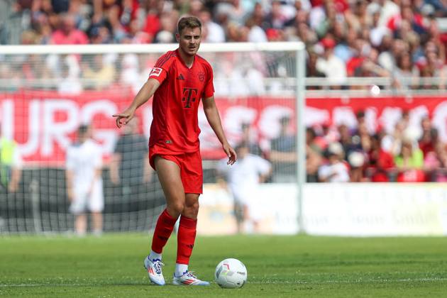 Josip Stanisic (FC Bayern München) in Aktion, am Ball, Einzelaktion, Testspiel, 1.FC Düren vs FC Bayern München, Karl-Knipprath-Stadion am 28. July 2024 in Jülich, Deutschland. (Foto von Oliver Kaelke DeFodi Images) Josip Stanisic (FC Bayern München) controls the ball, Testspiel, 1.FC Düren vs FC Bayern München, Karl-Knipprath-Stadion on July 28, 2024 in Juelich, Germany. (Photo by Oliver Kaelke DeFodi Images) Defodi-678_2024_07_28_OK_FCDFCB_0729