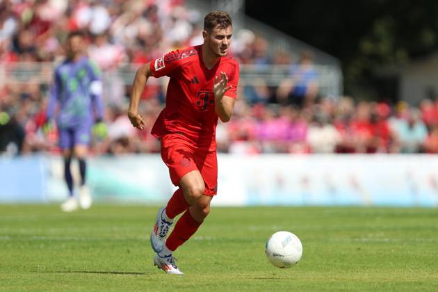 Josip Stanisic (FC Bayern München) in Aktion, am Ball, Einzelaktion, Testspiel, 1.FC Düren vs FC Bayern München, Karl-Knipprath-Stadion am 28. July 2024 in Jülich, Deutschland. (Foto von Oliver Kaelke DeFodi Images) Josip Stanisic (FC Bayern München) controls the ball, Testspiel, 1.FC Düren vs FC Bayern München, Karl-Knipprath-Stadion on July 28, 2024 in Juelich, Germany. (Photo by Oliver Kaelke DeFodi Images) Defodi-678_2024_07_28_OK_FCDFCB_0987