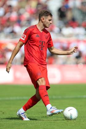 Josip Stanisic (FC Bayern München) in Aktion, am Ball, Einzelaktion, Testspiel, 1.FC Düren vs FC Bayern München, Karl-Knipprath-Stadion am 28. July 2024 in Jülich, Deutschland. (Foto von Oliver Kaelke DeFodi Images) Josip Stanisic (FC Bayern München) controls the ball, Testspiel, 1.FC Düren vs FC Bayern München, Karl-Knipprath-Stadion on July 28, 2024 in Juelich, Germany. (Photo by Oliver Kaelke DeFodi Images) Defodi-678_2024_07_28_OK_FCDFCB_0984