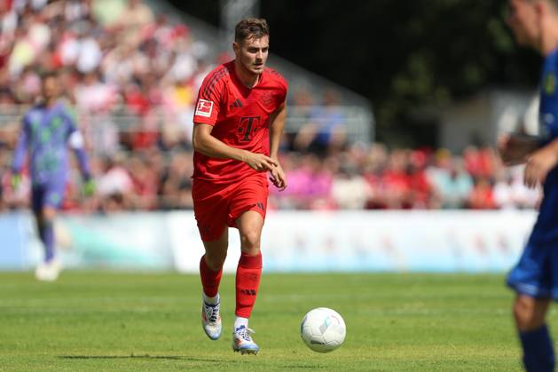 Josip Stanisic (FC Bayern München) in Aktion, am Ball, Einzelaktion, Testspiel, 1.FC Düren vs FC Bayern München, Karl-Knipprath-Stadion am 28. July 2024 in Jülich, Deutschland. (Foto von Oliver Kaelke DeFodi Images) Josip Stanisic (FC Bayern München) controls the ball, Testspiel, 1.FC Düren vs FC Bayern München, Karl-Knipprath-Stadion on July 28, 2024 in Juelich, Germany. (Photo by Oliver Kaelke DeFodi Images) Defodi-678_2024_07_28_OK_FCDFCB_0989