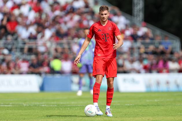 Josip Stanisic (FC Bayern München) in Aktion, am Ball, Einzelaktion, Testspiel, 1.FC Düren vs FC Bayern München, Karl-Knipprath-Stadion am 28. July 2024 in Jülich, Deutschland. (Foto von Oliver Kaelke DeFodi Images) Josip Stanisic (FC Bayern München) controls the ball, Testspiel, 1.FC Düren vs FC Bayern München, Karl-Knipprath-Stadion on July 28, 2024 in Juelich, Germany. (Photo by Oliver Kaelke DeFodi Images) Defodi-678_2024_07_28_OK_FCDFCB_1160